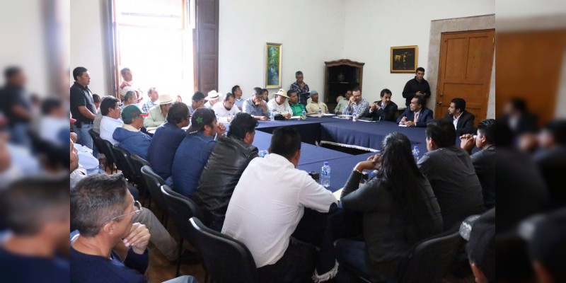 Atiende Gobierno del Estado a integrantes del Consejo Indígena de Michoacán 