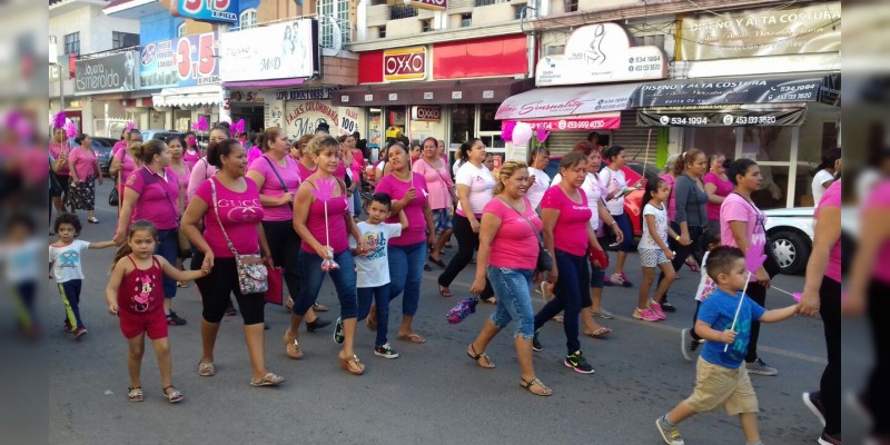 Conmemoran Día Mundial de la Lucha Contra el Cáncer de Mama en Apatzingán  