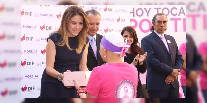 Ayuntamiento entrega prótesis de mama a mujeres de Morelia 