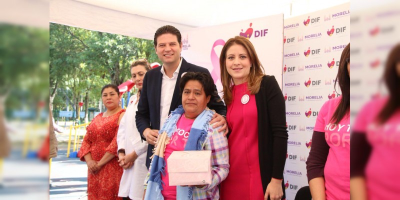 Alfonso Martínez reconoce la valentía de las mujeres que derrotaron al cáncer 
