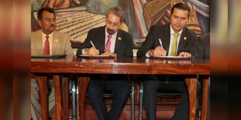 Egresados nicolaitas podrán presentar su servicio social en el Colegio Nacional de Licenciados en Administración de Michoacán 