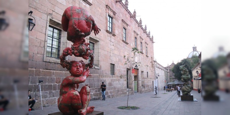 Esculturas de Javier Marín adornan ya la calle Nigromante durante el FICM 