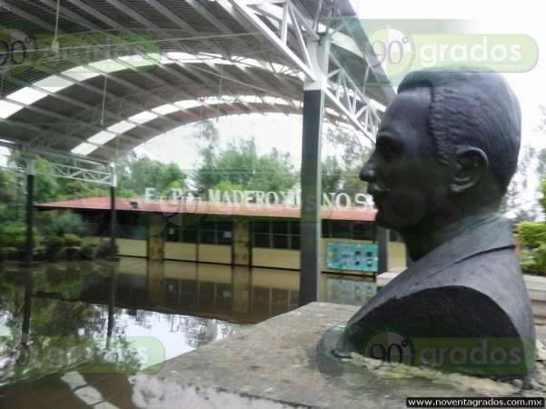 Por severa inundación, suspenden clases en escuela primaria de Morelia - Foto 0 