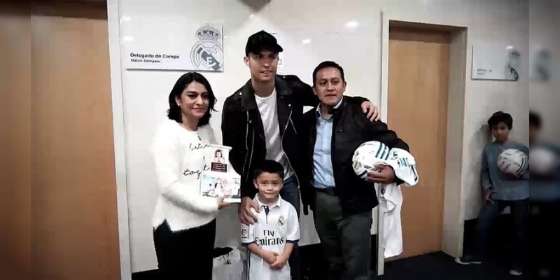 Cristiano Ronaldo recibe a los padres del menor fallecido en el Colegio Rébsamen 