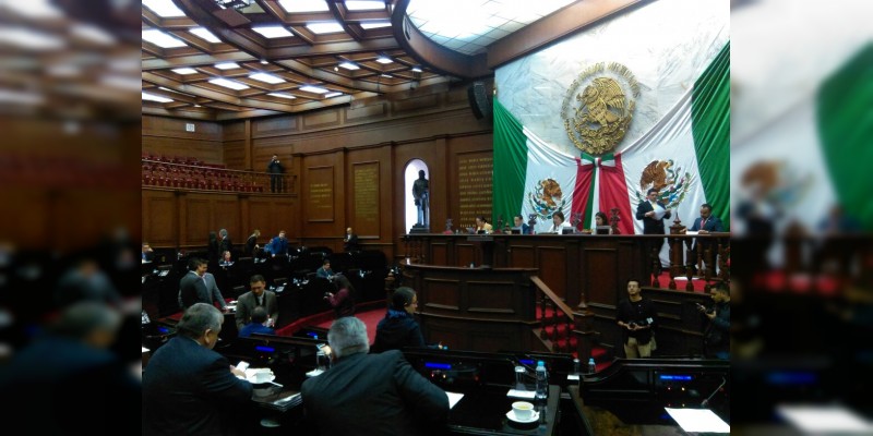 Congreso del Estado recibe con bombo y platillo a García Conejo - Foto 1 