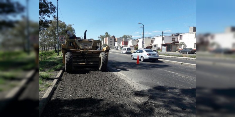 Reconstruye Junta de Caminos carpeta asfáltica del Periférico de Morelia, entre Estadio Morelos y colonia Reforma 