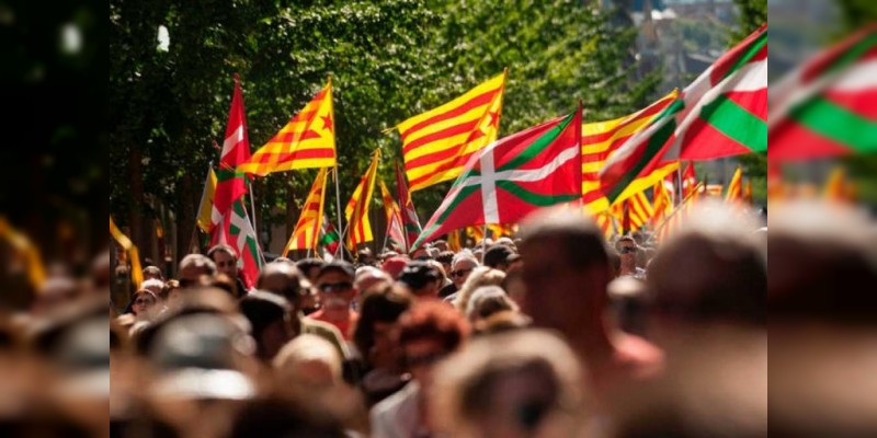 Festejos masivos en Barcelona por la independencia de Cataluña 