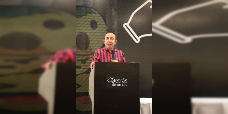 Llama SEE a padres de familias a inculcar uso responsable de Internet en sus hijas e hijos 