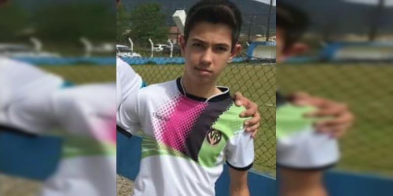 Futbolista de 15 años muere al ser alcanzado por un rayo 
