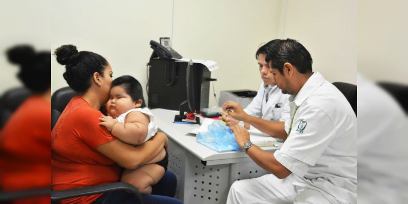 IMSS investiga el caso de un bebé que pesa 28 kilos 