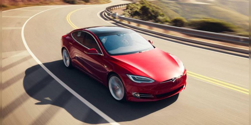 Próximamente viajaras en un Tesla sin tocar el volante 