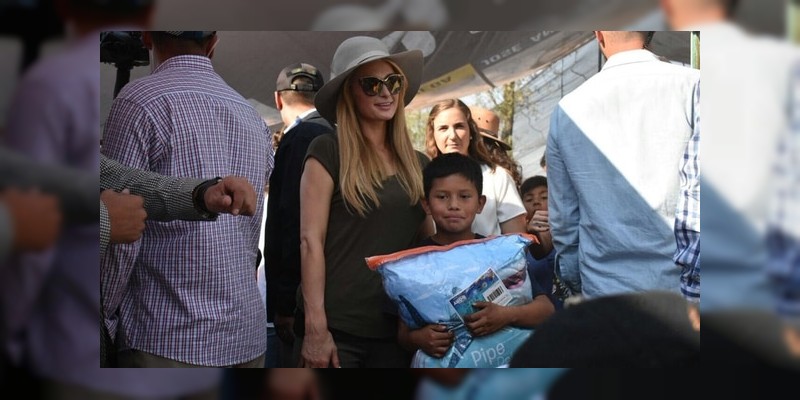 Paris Hilton visitó a las víctimas de los sismos de septiembre 