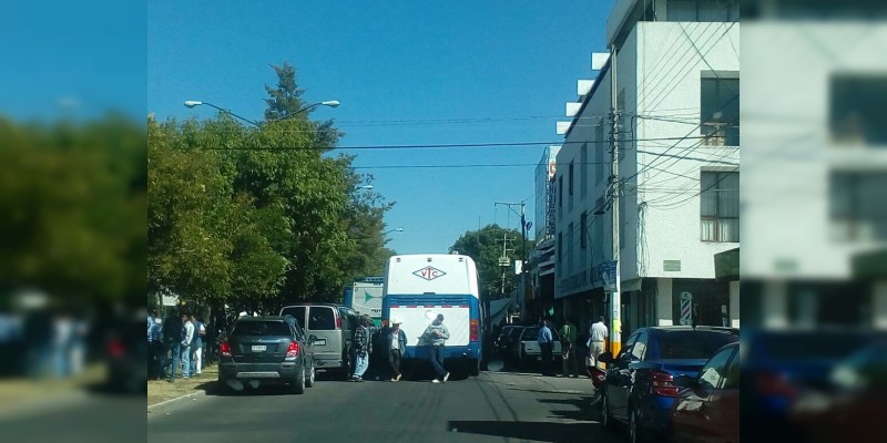 UNTA bloquea el Boulevard Arriaga Rivera 