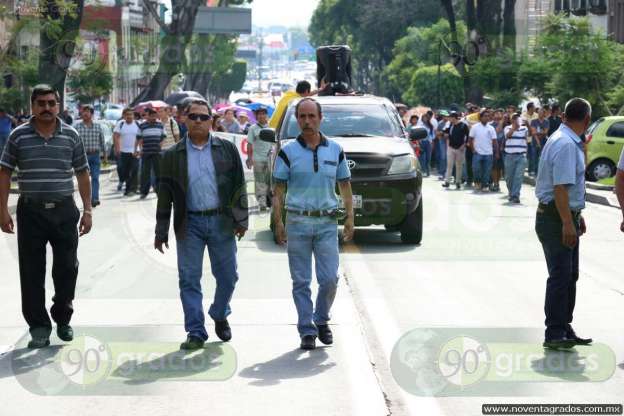 Marchan en Morelia por Ayotzinapa - Foto 1 