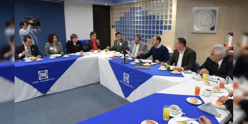 Medardo Serna se reúne con diputados federales para salvar la UMSNH - Foto 1 