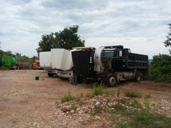 Aseguran predio con vehículos y maquinaria pesada con reporte de robo en Lázaro Cárdenas, Michoacán - Foto 2 