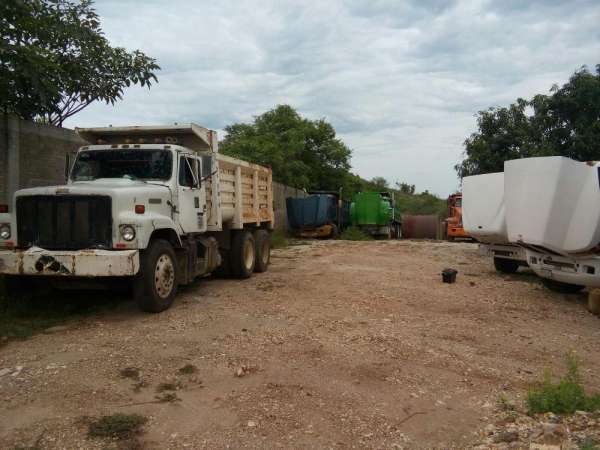 Aseguran predio con vehículos y maquinaria pesada con reporte de robo en Lázaro Cárdenas, Michoacán - Foto 3 