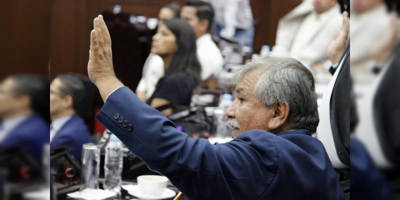 Han disminuido becas federales para alumnos michoacanos: Ángel Cedillo Hernández 
