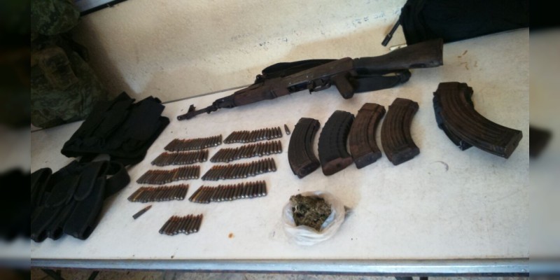 ”Revientan“ dos narcolaboratorios en Arteaga, hay un detenido - Foto 2 