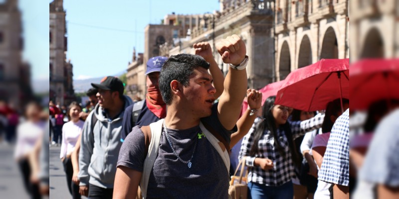 Marcha de normalistas es para exigir el pago de adeudos y carencias en planteles  