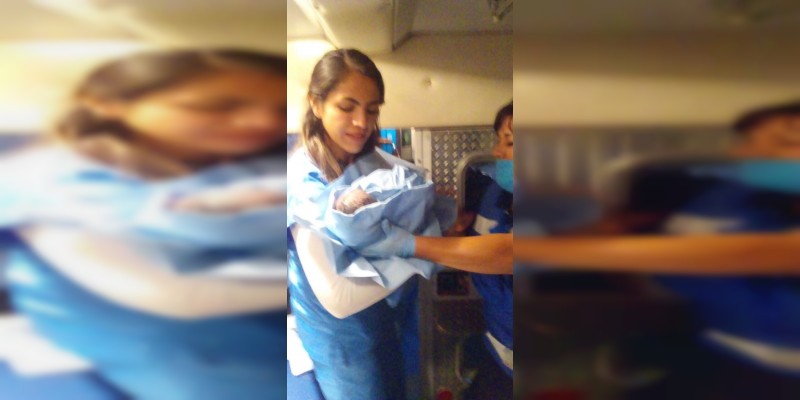 Paramédicos de Tarímbaro ayudan a mujer a dar a luz 