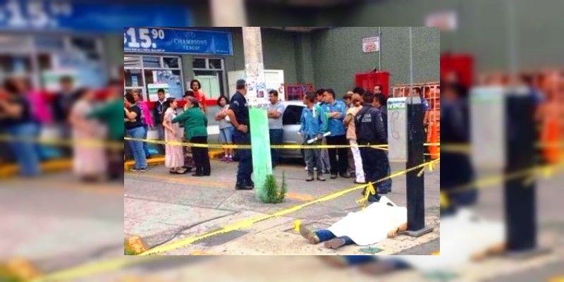 Afuera de tres Oxxo, dejan restos de presunto ladrón en Chilpancingo 