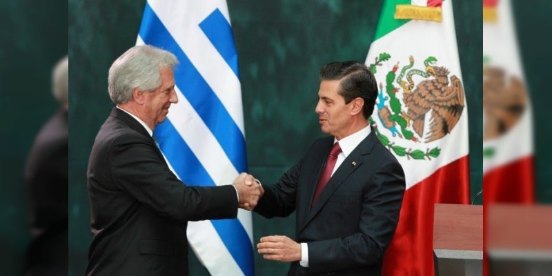 EPN confunde al Presidente de Paraguay con el de Uruguay 