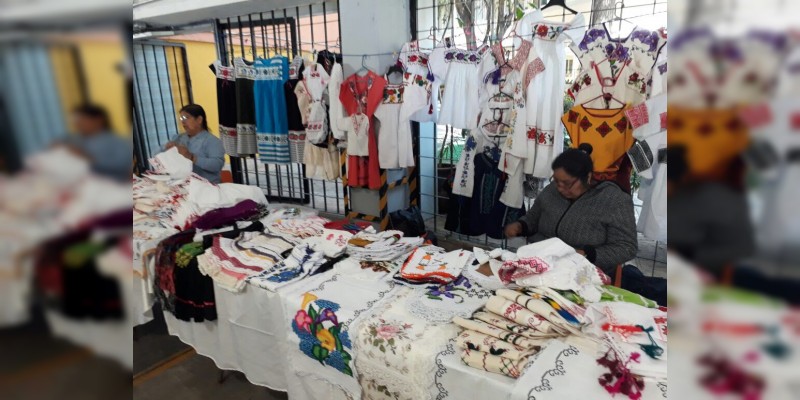 Incrementa Instituto del Artesano Michoacano apoyo a la comercialización artesanal  