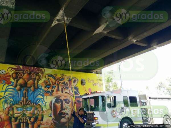 Retroexcavadora causa daños en puente vehícular de Morelia - Foto 3 