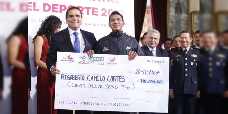 Entrega Silvano Aureoles Premio Estatal del Deporte 2017 