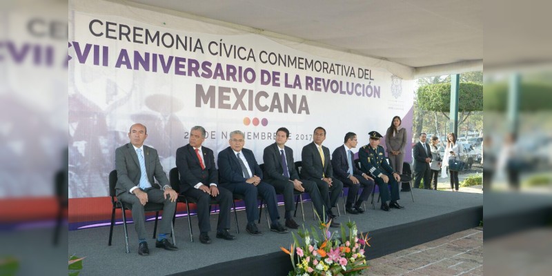 Encabeza Alfonso Martínez actos cívicos conmemorativos al CVII aniversario de la Revolución Mexicana 