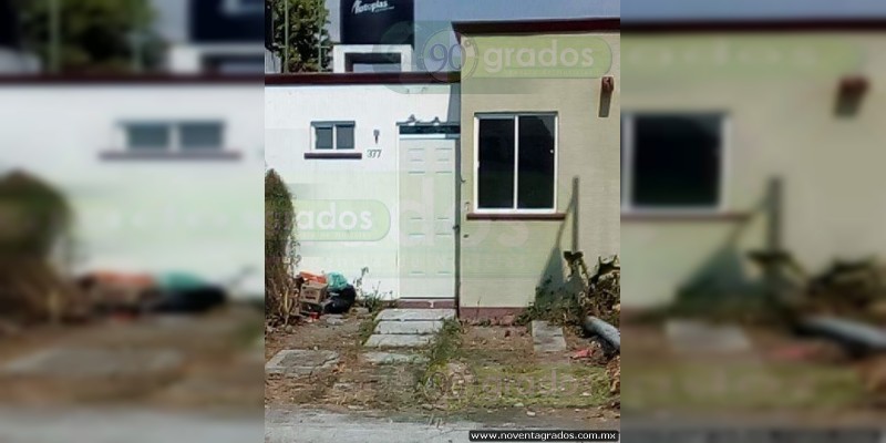 Balean una casa en fraccionamiento de Apatzingán 