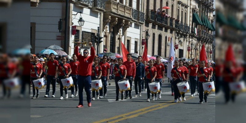 Desfile conmemorativo del CVII Aniversario del Inicio de la Revolución Mexicana, activa Centro Histórico de Morelia 
