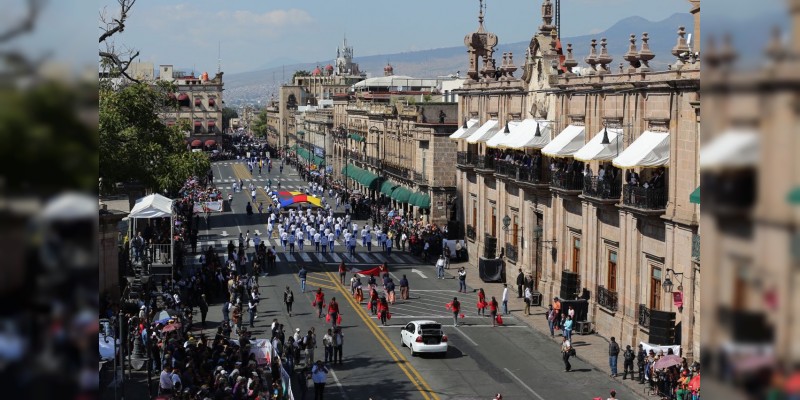 Viven michoacanos fiesta deportiva en desfile conmemorativo de la Revolución Mexicana  
