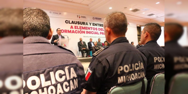 Policías capacitados, fundamentales para atención a la inseguridad: Adrián López 