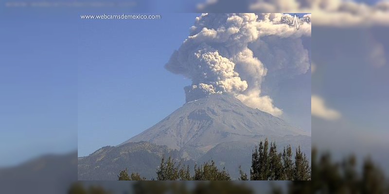 Se registra fuerte explosión en el Popocatépetl 