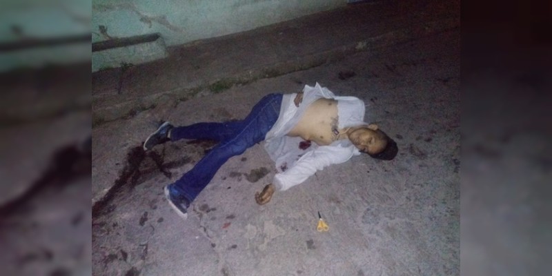 Zitácuaro: Discusión de vecinos termina en asesinato 