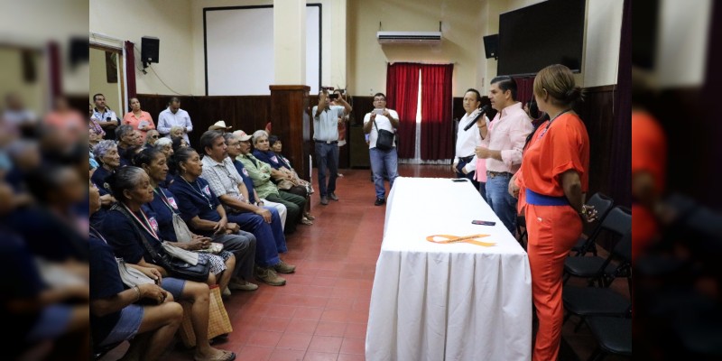 Alcalde de Apatzingán recibe a 35 ”Palomas Mensajeras“ 