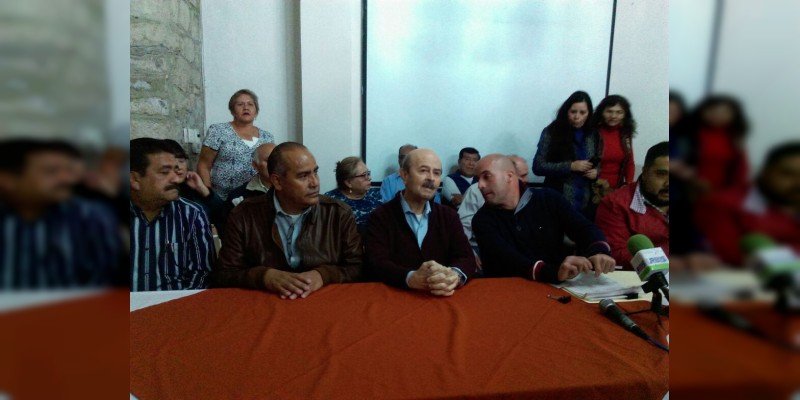 Seguidores de Fausto Vallejo protestan por imponer a Salvador Galván en la dirigencia municipal del PRI 