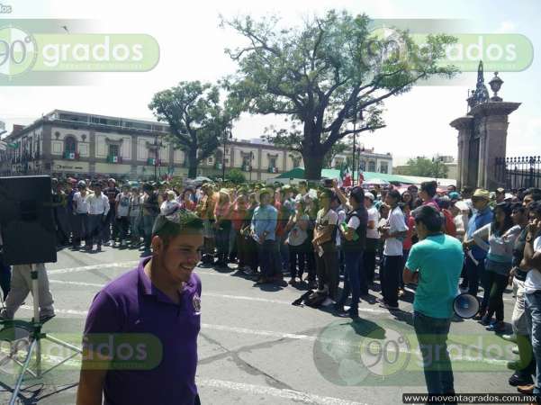 Se movilizan en Morelia jóvenes rechazados - Foto 2 