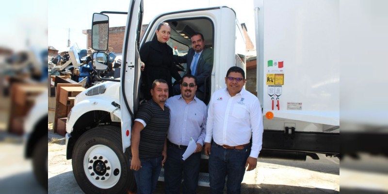 Entrega Gobierno del Estado camión recolector para el municipio de Ixtlán 