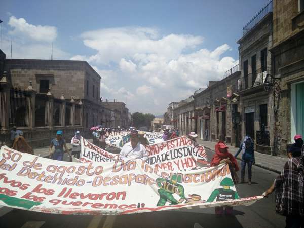 Marchan en Morelia en el marco del Día Internacional de las Víctimas de Desapariciones Forzadas - Foto 0 