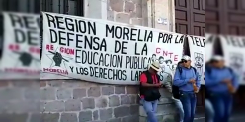 CNTE toma oficinas de Rentas del Estado 