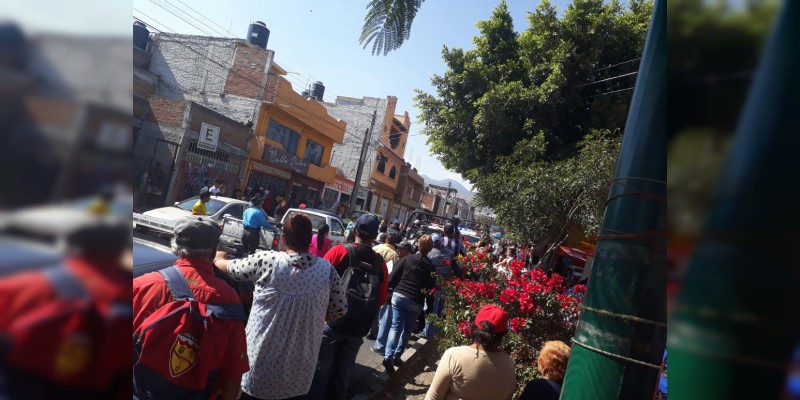 #Morelia: Detienen a cinco sujetos en la Avenida Pedregal, robaron una mochila con celulares  