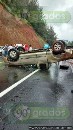Tres vehículos dañados y un herido en accidente vial en la Autopista Siglo XXI - Foto 1 