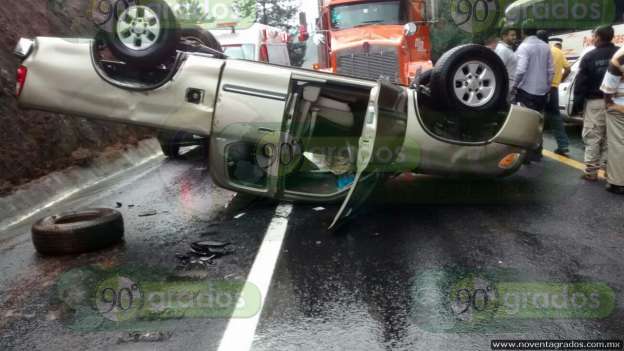 Tres vehículos dañados y un herido en accidente vial en la Autopista Siglo XXI - Foto 5 