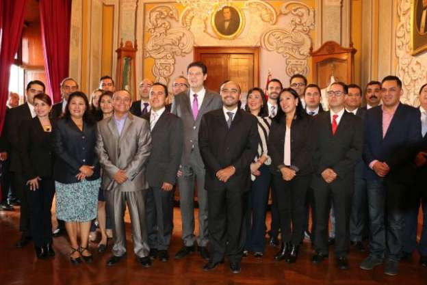 Presenta Alfonso Martínez Alcázar a su gabinete de gobierno 