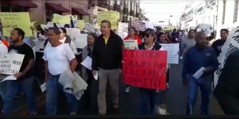 SPUM se manifiesta a las afueras del Congreso del Estado 