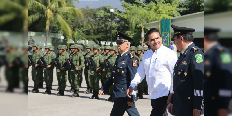 Asiste Gobernador a toma de protesta del nuevo comandante de la 43 Zona Militar 