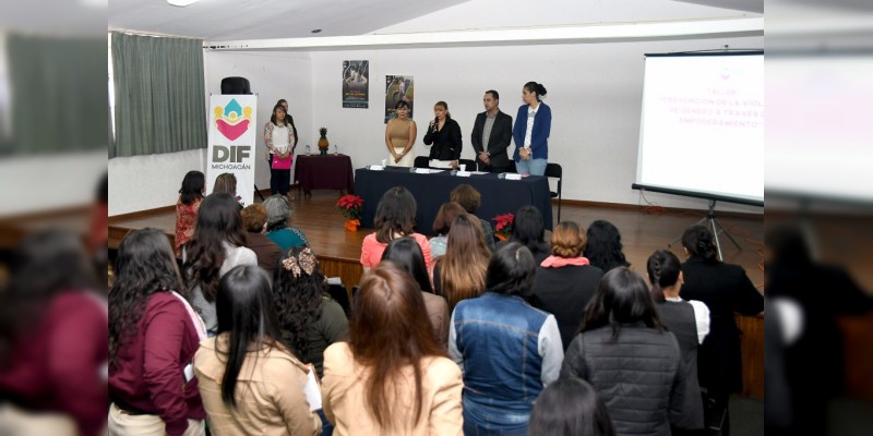DIF Michoacán realiza taller para evitar la violencia de género 